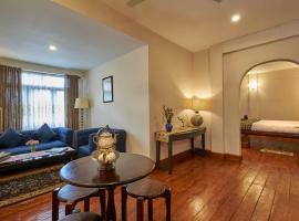 ์ค๋กฑ์ ์์นํ ํธํ
The Heritage Club - Tripura Castle