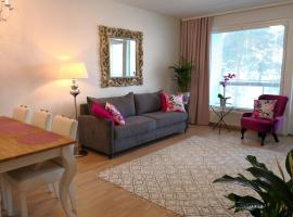 Charming Pine View Apartment: Vantaa, Science Centre Heureka yakınında bir otel