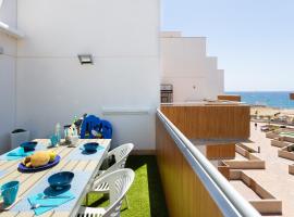 Luxury beachfront penthouse, люксовый отель в городе Эль-Медано