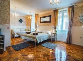 Mama's and Papa's Luxury Rooms