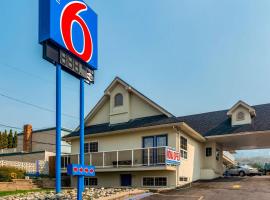 Motel 6-Kamloops, BC, хотел в Камлупс