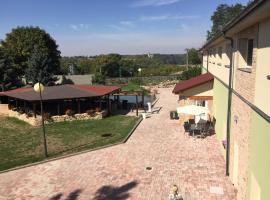 Hotel Dvůr, hotel v destinaci Krnsko