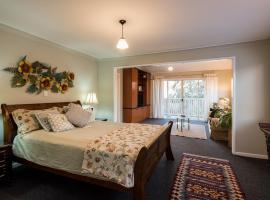 Land Of Lost Treasure, Hotel in Maleny