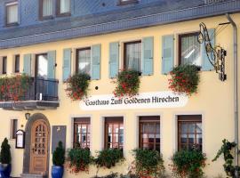 Gasthaus zum Goldenen Hirschen, hotel na may parking sa Martinstein