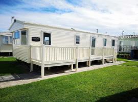 Caravan Retreats, hotel in Conwy