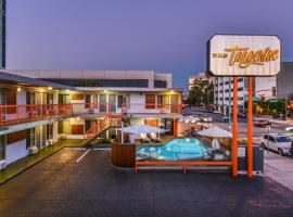 The Tangerine - a Burbank Hotel, hotel cerca de Letrero de Hollywood, Burbank