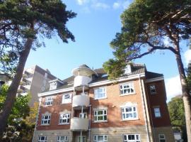 Walking distance to beach , close to town center, hotel in Bournemouth