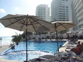 Ocean Seaview Dream condo next to clubs