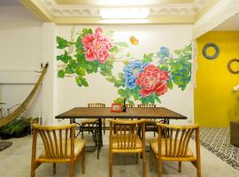 The Neighbors Hostel, hotel in Phuket Town