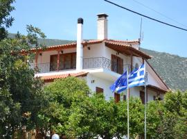 Dimitras House, beach rental in Paralio Astros