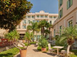 Hôtel Vacances Bleues Balmoral, hotel in Menton