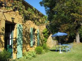 Comfortable holiday home with garden, casa de campo em Sainte-Croix-de-Beaumont