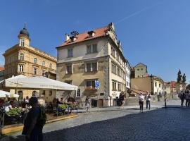 Hotel U 3 Pstrosu, hotel in Lesser Quarter (Mala Strana), Prague