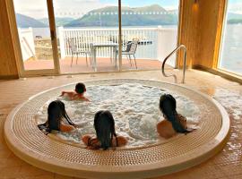Holly Tree Hotel, Swimming Pool & Hot Tub, hotel in Glencoe