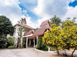 Wang Yao Riverside Resort, hotel con estacionamiento en Ban Khlong Bo