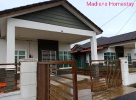 Madiena Homestay, hotel u gradu 'Kampung Gurun'
