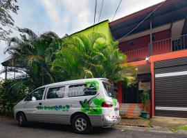 Melrost Airport Bed & Breakfast, rental liburan di Alajuela