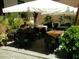 Albergo Cannone d'oro, hotel v destinaci Villanova dʼAsti