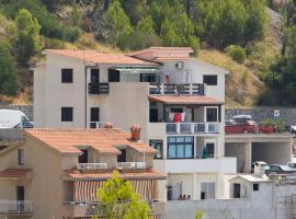 Ella Apartments, hotel in Omiš