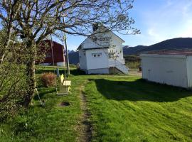 Kårboligen, hotelli kohteessa Bøstad