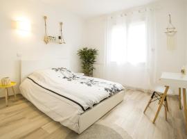 "COSY" Appartement confort de 50m2 à 150m de la Mer et du Centre ville, parking gratuit, strandhotel in Canet-en-Roussillon