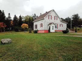 Chill Shack - Auberge Jeunesse, hotell i Sainte-Anne-des-Monts