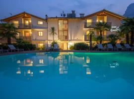 4 Limoni Apartment Resort, hotel in Riva del Garda
