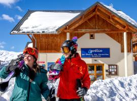 Goélia - Les Chalets des Marmottes, hotel malapit sa Saint-Jean-d'Arves Ski School, Saint-Jean-dʼArves