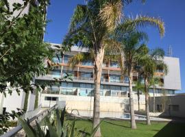 Chirivella에 위치한 호텔 Loft with terrace 24m2, swimming pool and garage