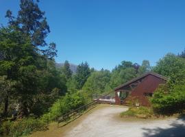 Invergloy Riverside Lodges, family hotel in Spean Bridge