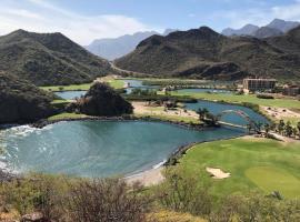 Marina Nopolo Condos, hotell med pool i Loreto