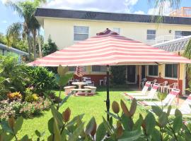 Carousel Motel -Redington Shores, hotel with parking in Redington Shores