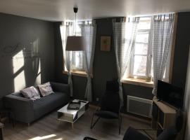 Appartement impeccable en centre ville, hotel em Givet