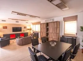 HostGost Selected Suites - BAMS, Private Spa included