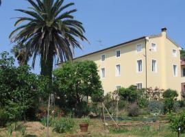 Casa Marcè a "Sonno": Porcari'de bir otoparklı otel