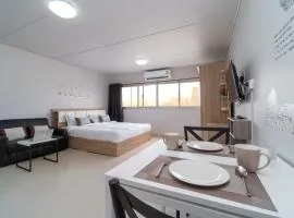 Popular Condo Muangthong by Khun Eve