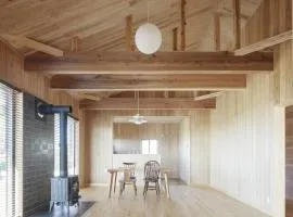 Amakusa Ebisu House -天草 えびすHOUSE , 港の前に建つ自然素材の一軒家-