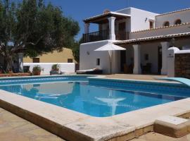 Can Gat, hotel near Las Dalias Hippy Market, Sant Carles de Peralta