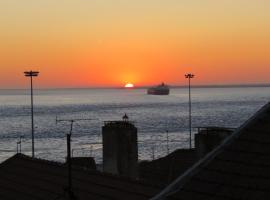 TEJO HOUSE RIVER Lisbon (Cacilhas)