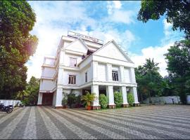 Hotel Emerald Regency, hotel with parking in Puthupalli