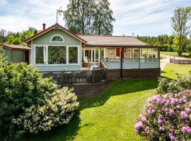 Luxury Villa by lake welcome you, stuga i Hjo