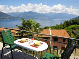 Residenza Arcobaleno, hotel con estacionamiento en Pino Lago Maggiore