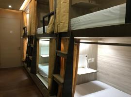 The Colour Hostel, hotel i Pontianak