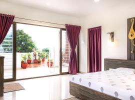 Green Roof - Family Room, отель в городе Колхапур