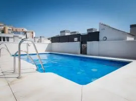 Holidays2Malaga Refino Pool and Parking