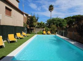 Pool and relax 20' from Barcelona, готель у місті Премія-де-Мар