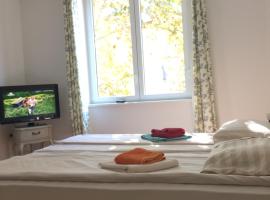 Cricket Park Hostel, hotel near Saint Petka's Chapel, Belgrade