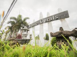 Bataan White Corals Beach Resort, hotel amb piscina a Morong