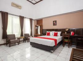 RedDoorz near Balai Kota Malang, bed and breakfast en Malang