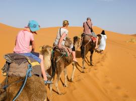 Merzouga Camp and Hostel, hotel romántico en Merzouga